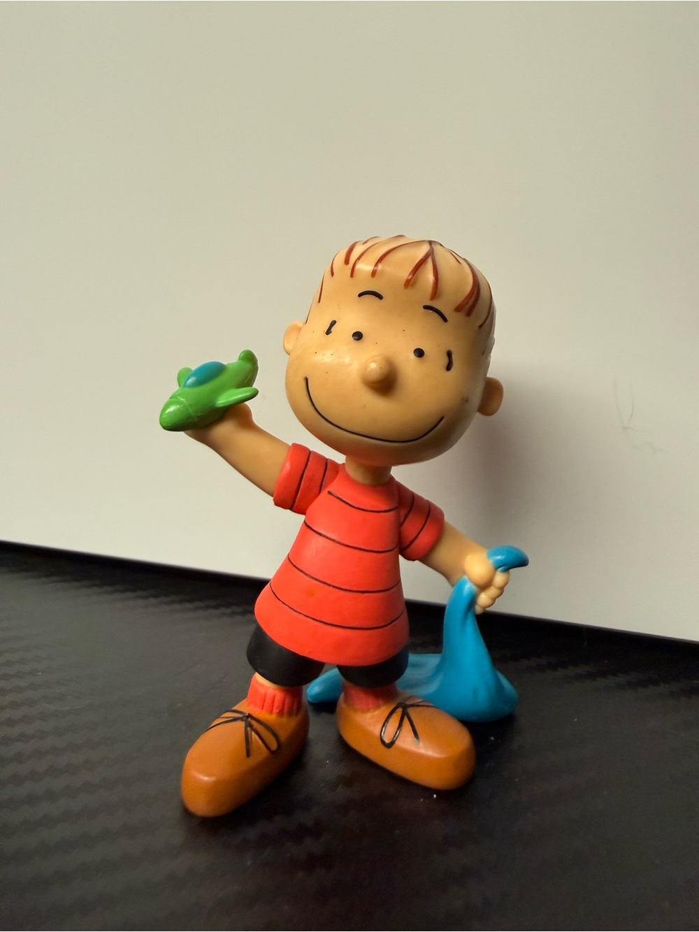 Peanuts Linus With Blanket & Airplane 3.25” PVC Figure